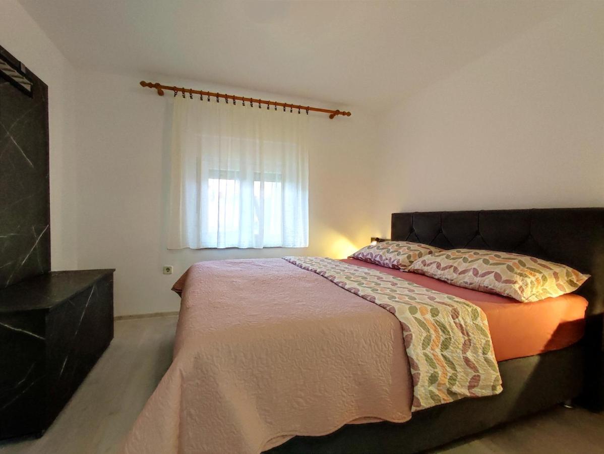 Apartments Jolic Vir Exterior foto